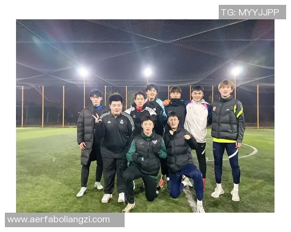 网红挑战足球明星猜谜游戏谁能一举揭晓球场传奇的真实身份