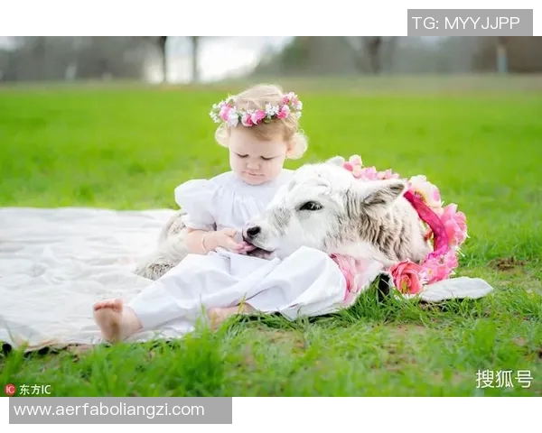 足球明星与萌娃亲密互动温馨瞬间展现童真与梦想