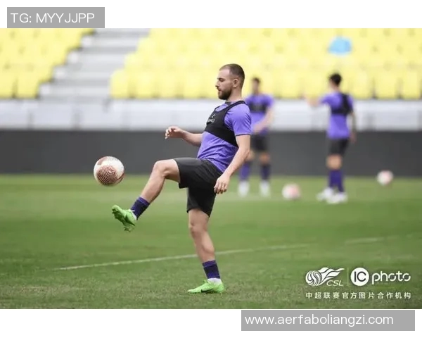 足球明星精彩踩球技巧集锦视频分享让你领略足球魅力与技术之美